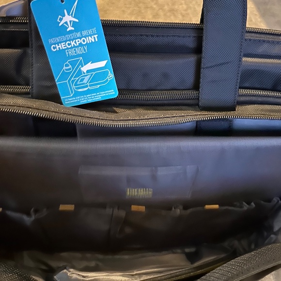 NWT Targus Revolution Laptop Case, Black Nylon 15.6" - Picture 9 of 9